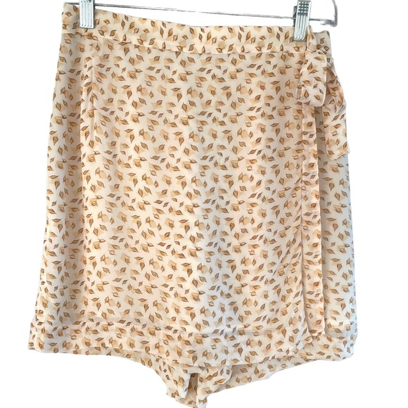 Banana Republic Pants - Banana Republic Leaf Print Skort